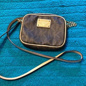 Michael kors crossbody bag.